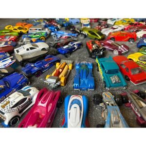 Hot Wheels & Die-Cast Toy Cars Lot of 78 Mixed Models 1:64 Scale